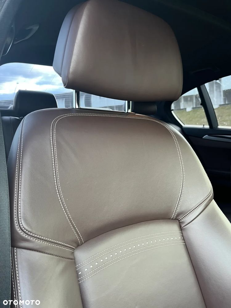 BMW Seria 5 550i xDrive - 21