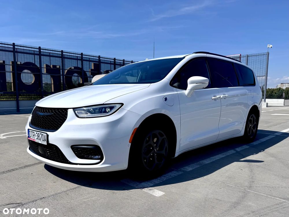 Chrysler Pacifica - 1