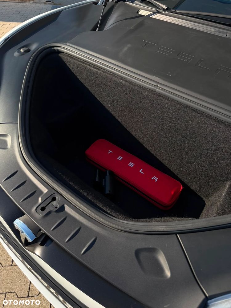 Tesla Model S - 21