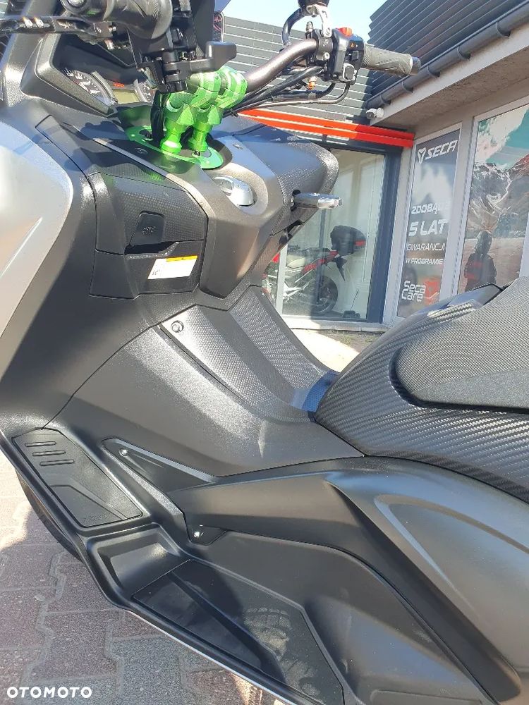 Yamaha Tmax - 15