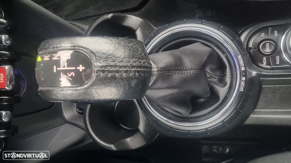 MINI 5 Portas Cooper D Auto - 13