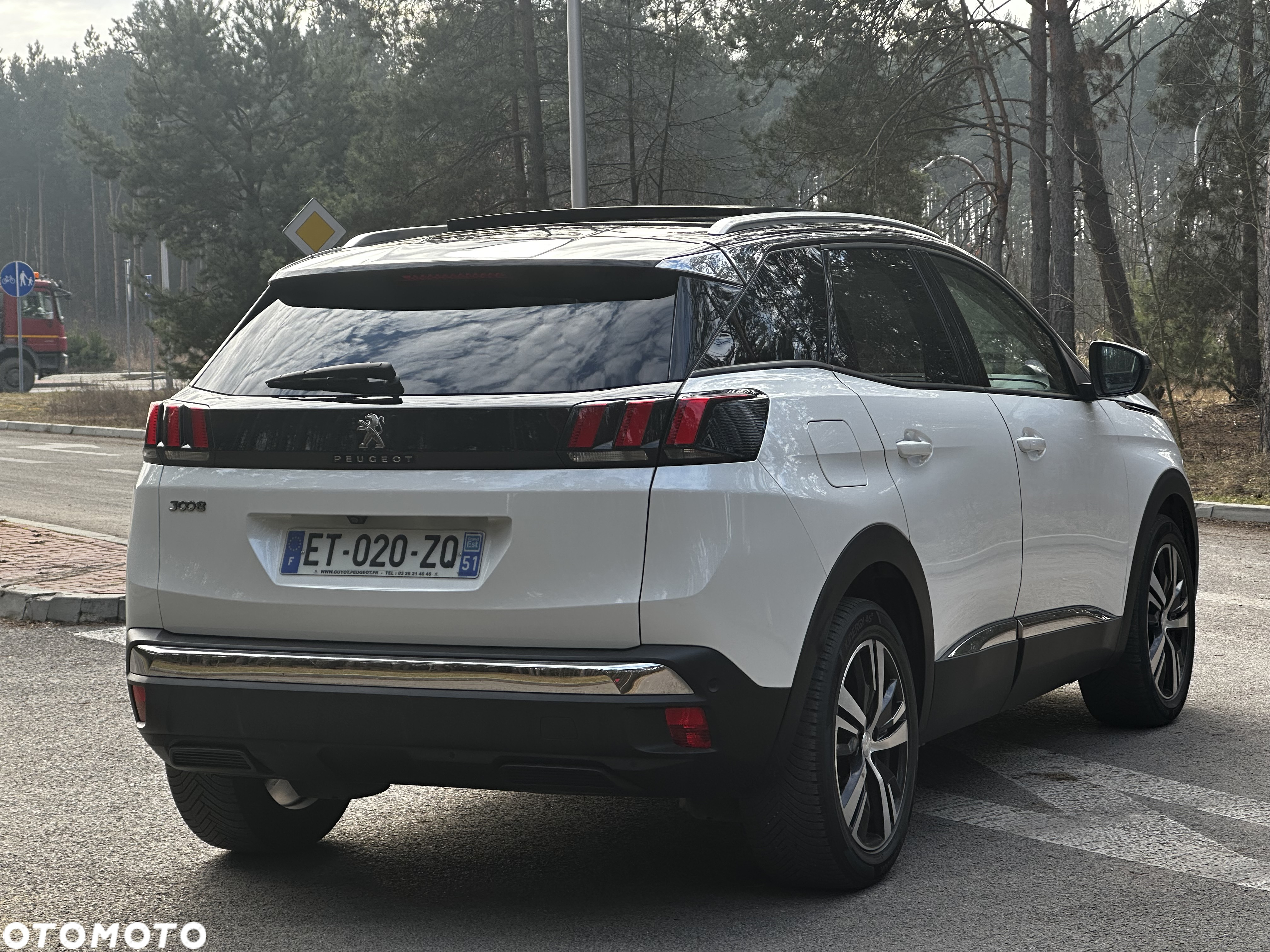 Peugeot 3008 1.2 PureTech Allure S&S - 6