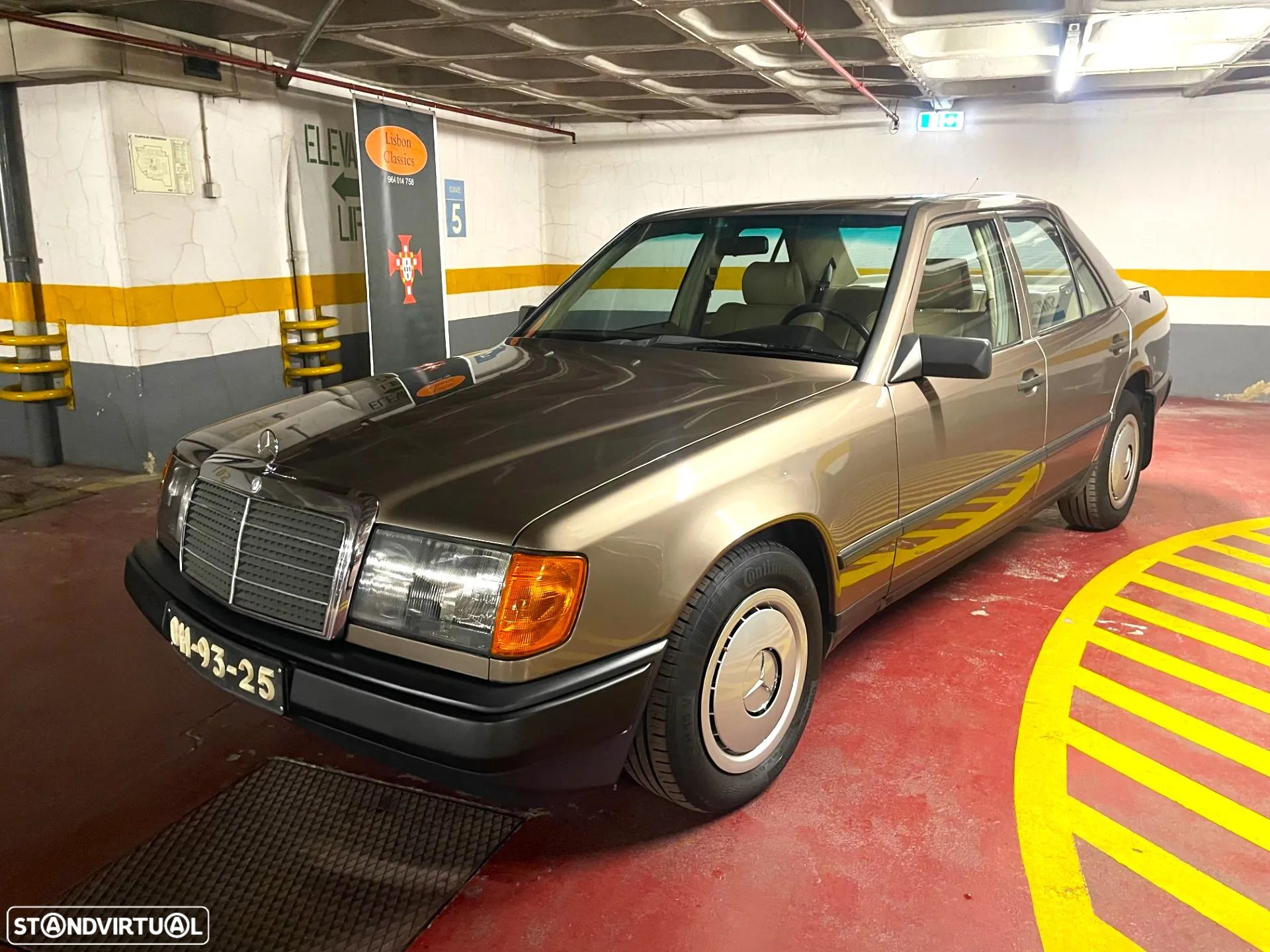 Mercedes-Benz 230 E - 1