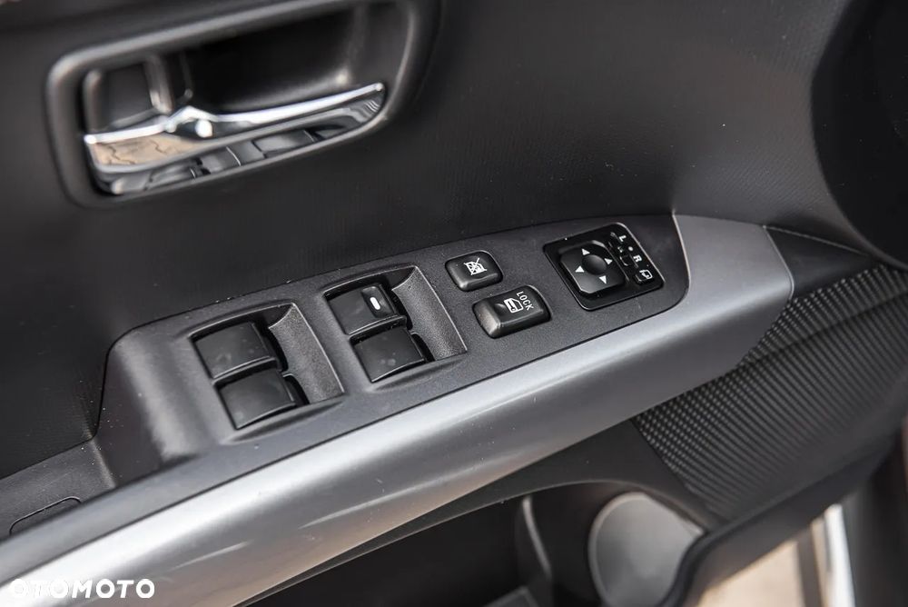 Mitsubishi Outlander - 16