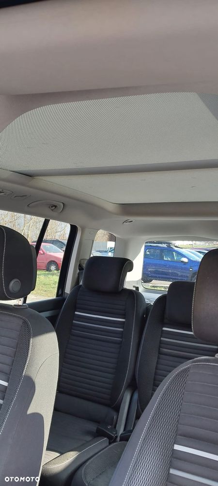 Volkswagen Touran 1.6 TDI DPF BlueMot Comfortline - 18