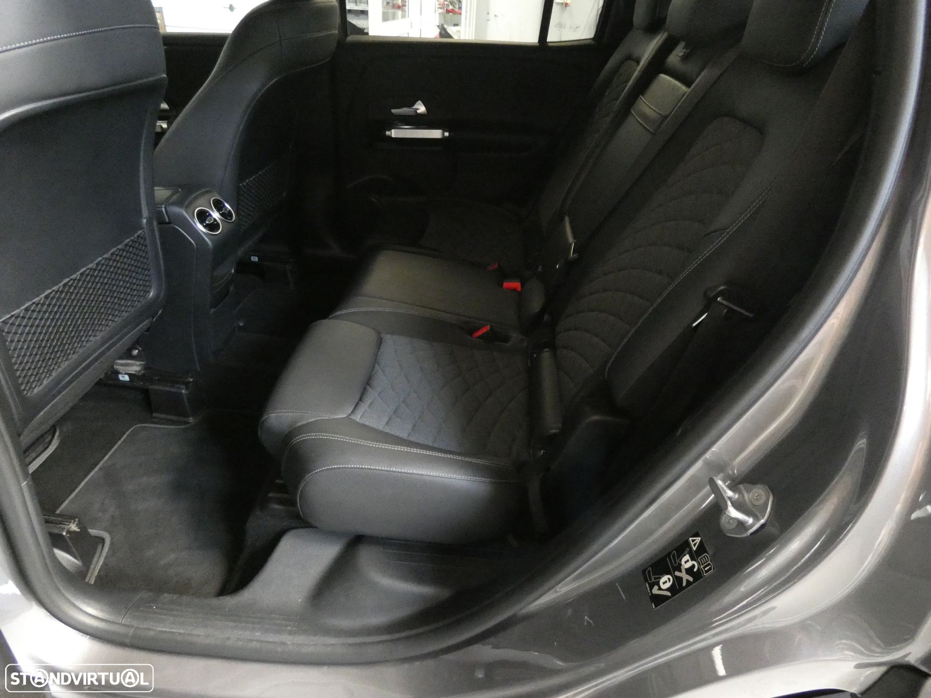Mercedes-Benz GLB 180 d Progressive - 11