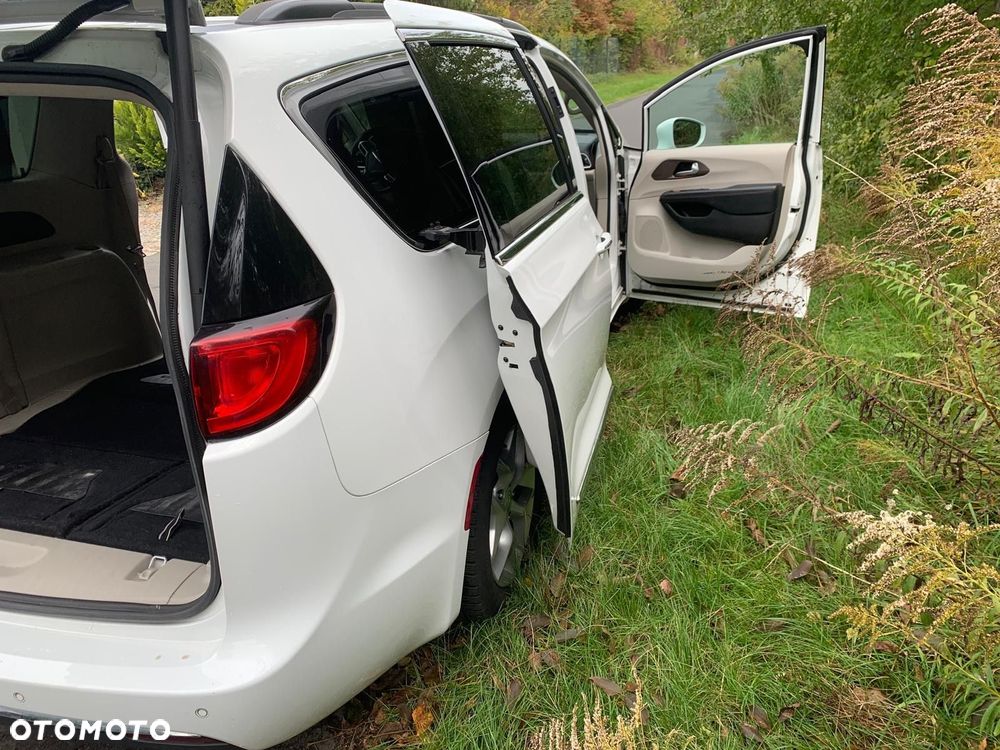 Chrysler Pacifica - 8