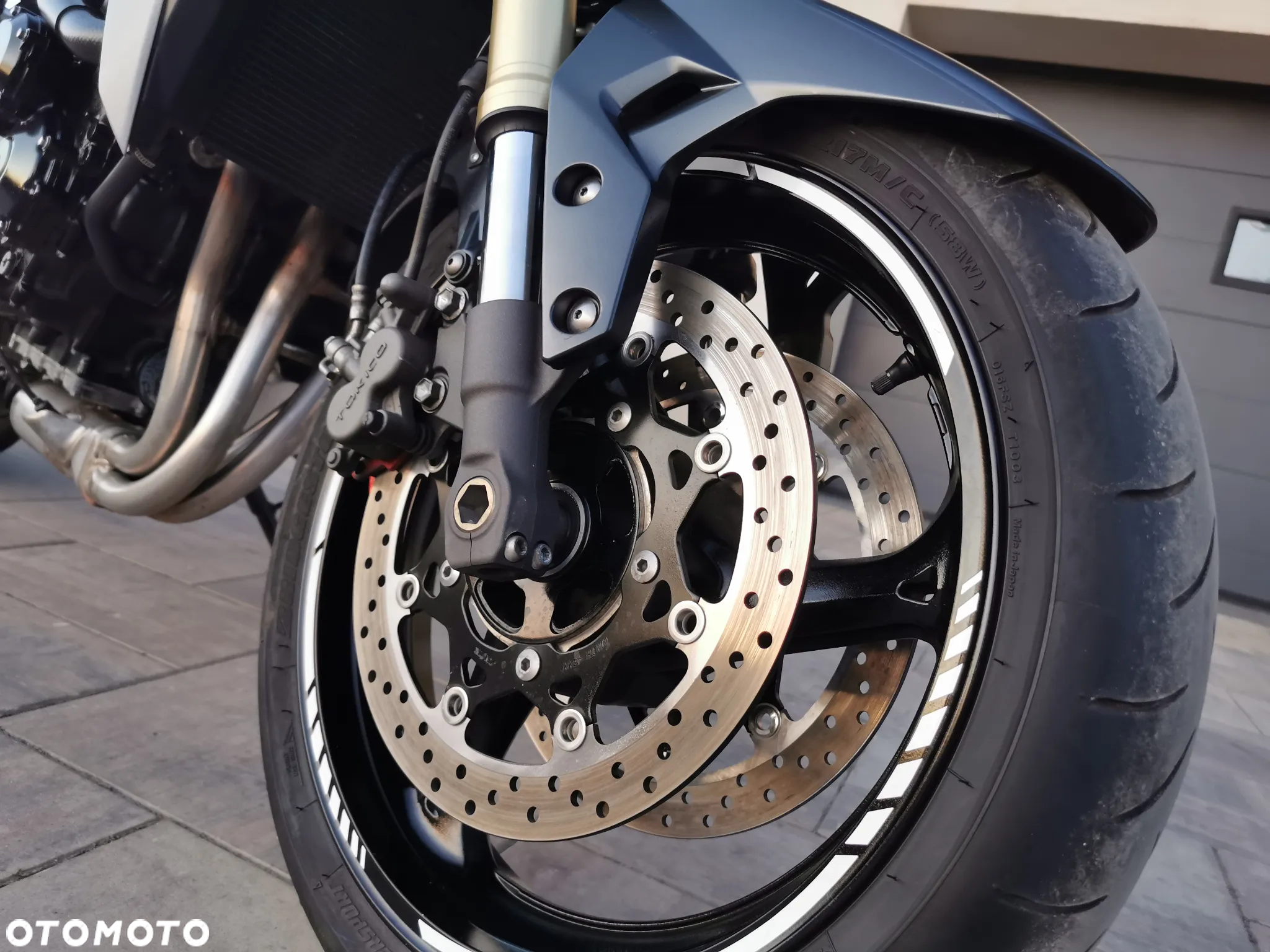 Suzuki GSR - 26