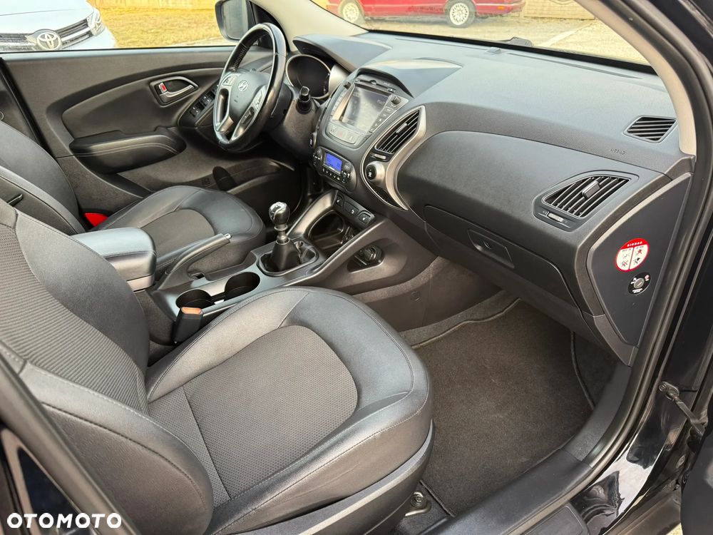 Hyundai ix35 1.6 2WD Fifa World Cup Edition - 35