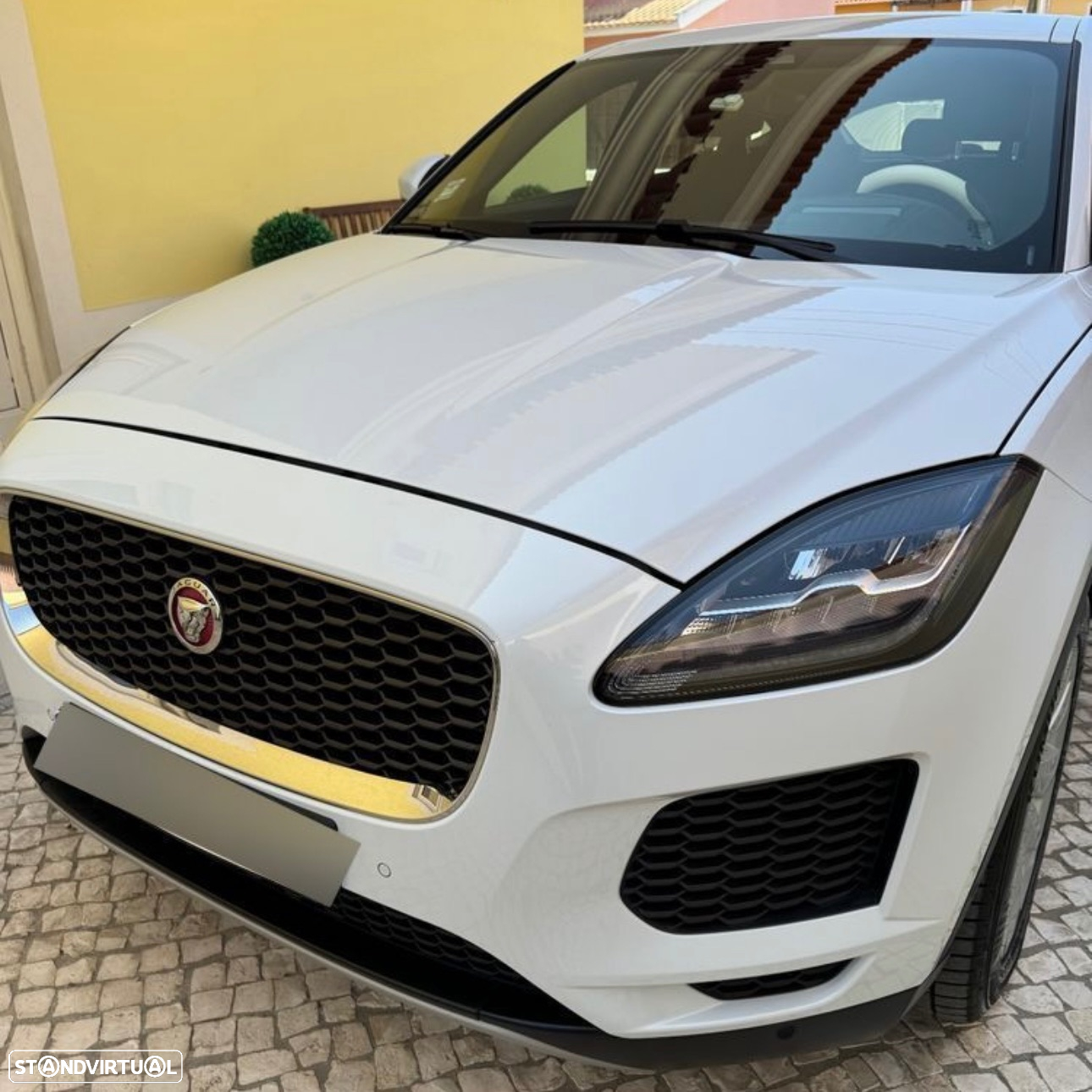 Jaguar E-Pace 2.0 i4D R-Dynamic S AWD Aut. - 2