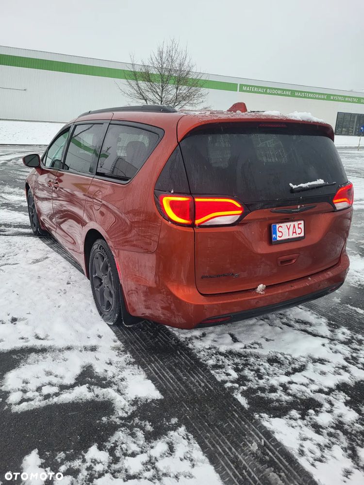 Chrysler Pacifica - 5