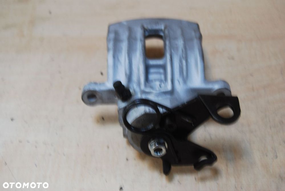 ZACISK LEWY TYŁ LUCAS 32325962 SEAT LEON I AUDI A3 REGENROWANY - 2
