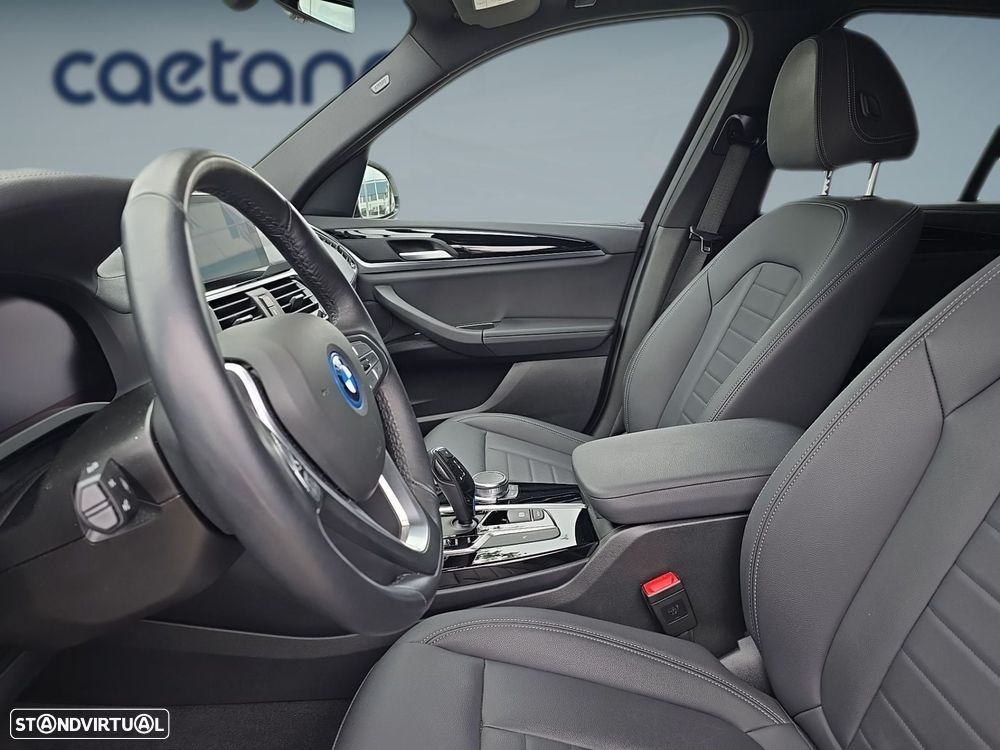 BMW iX3 Inspiring - 11