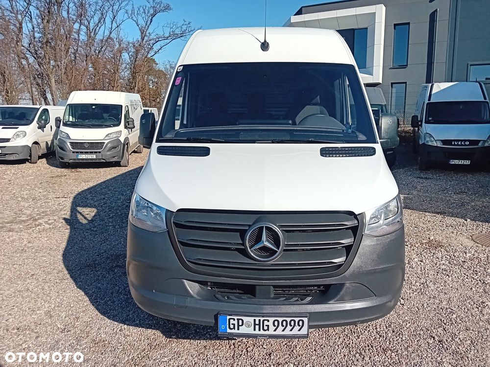 Mercedes-Benz Sprinter - 2