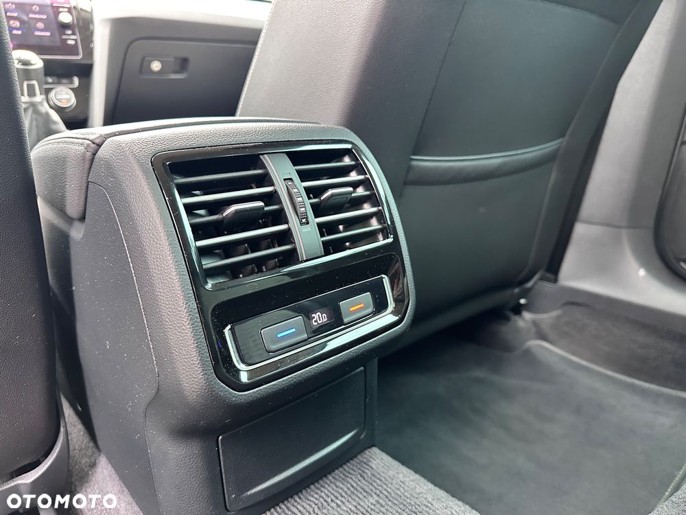 Volkswagen Passat Variant 1.4 TSI ACT (BlueMotion Technology) Highline - 22