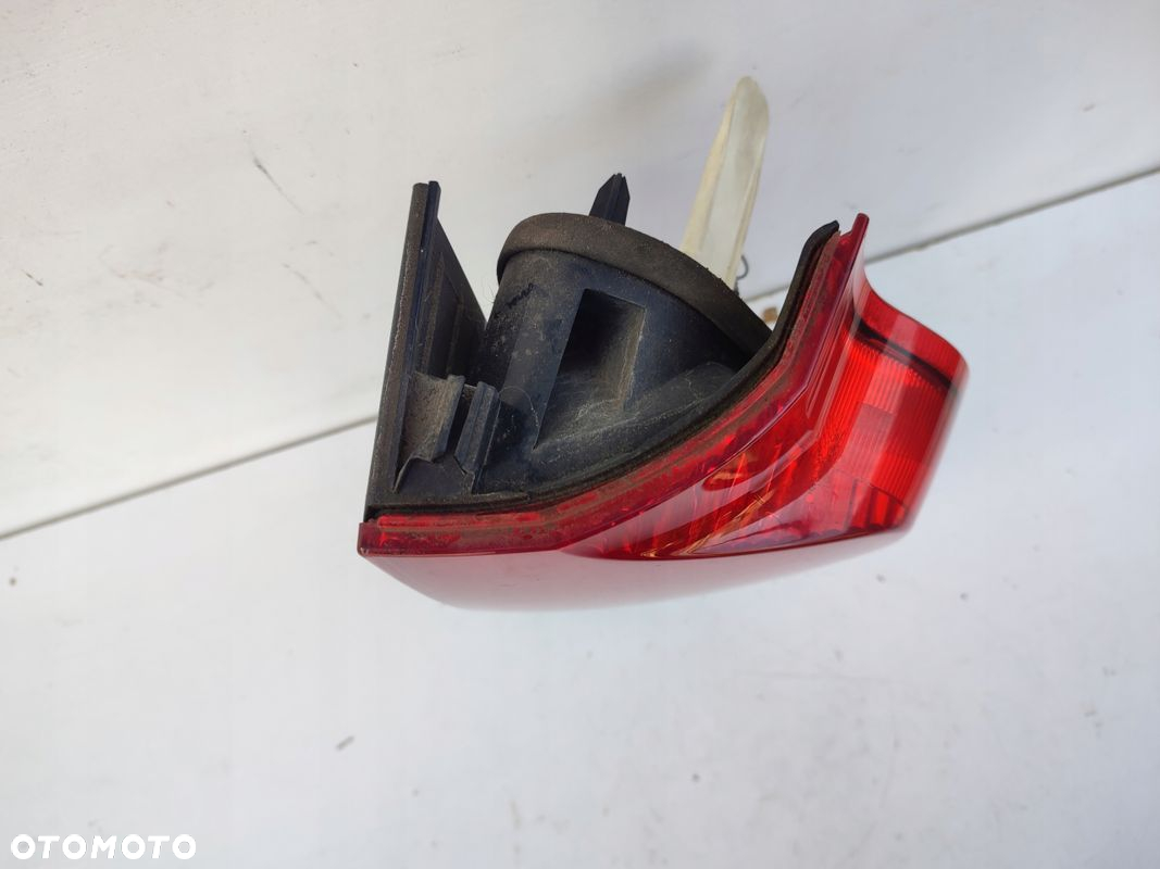 Lampa prawy tył dolna VOLVO V70 II KOMBI EUROPA ORYGINAŁ - 3