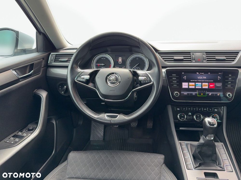 Skoda Superb 2.0 TDI SCR Ambition - 19