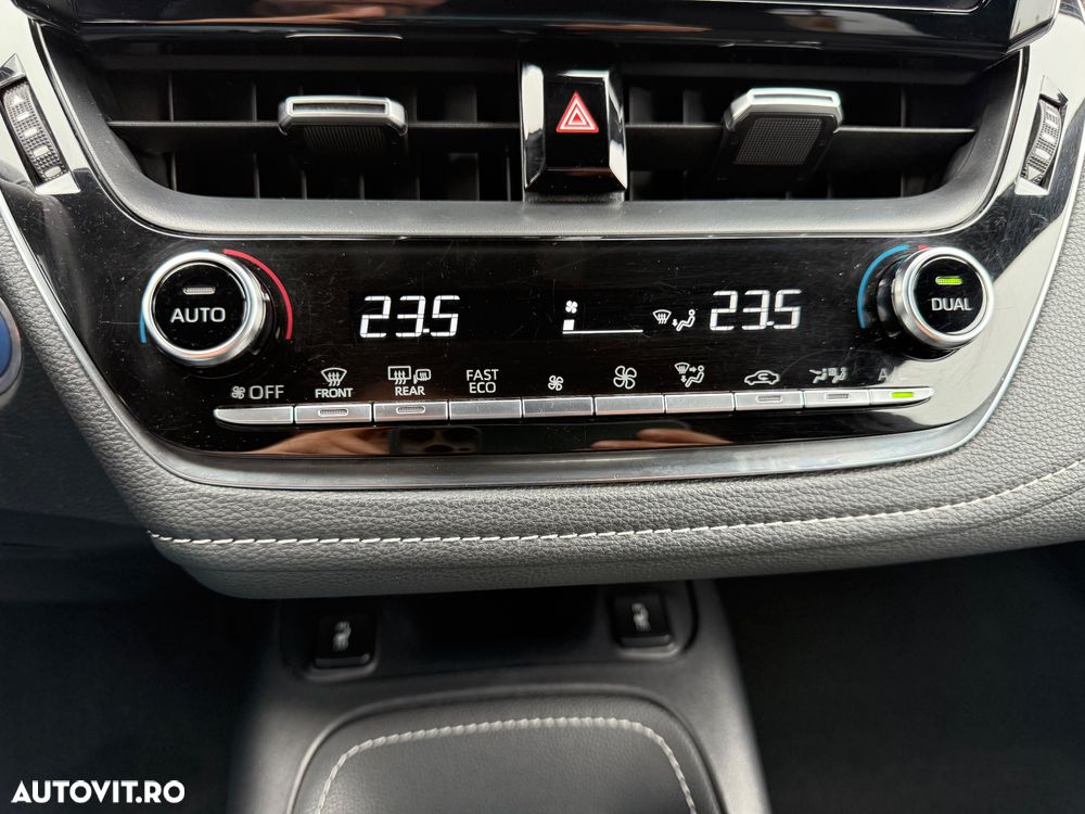 Toyota Corolla 1.8 HSD Exclusive interior Gri - 33