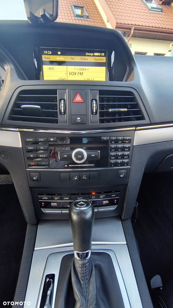 Mercedes-Benz Klasa E 250 CGI BlueEFFICIENCY Automatik Elegance - 22