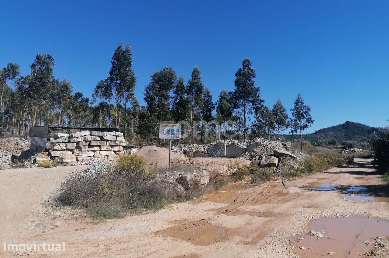 Terreno e pedreira licenciada com 11.880 m2 Zambujal - Grande imagem: 4/15