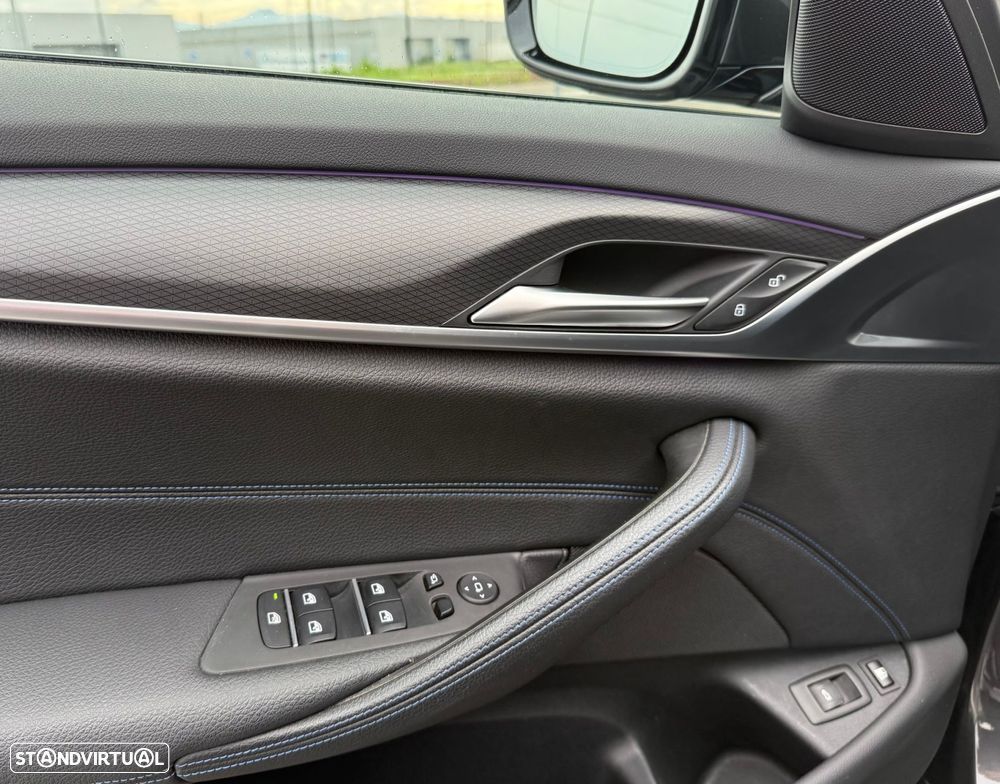 BMW 530 e Pack Desportivo M - 13