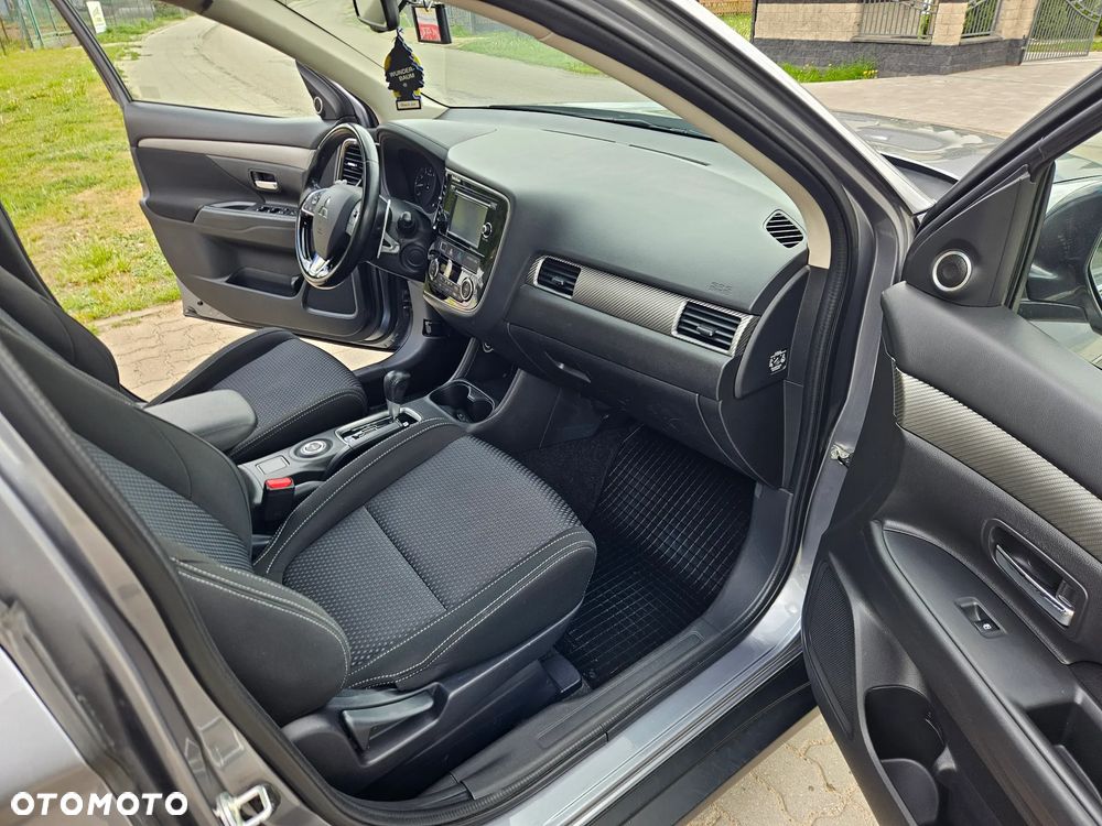 Mitsubishi Outlander 2.0 Intense Comfort 4WD CVT - 26