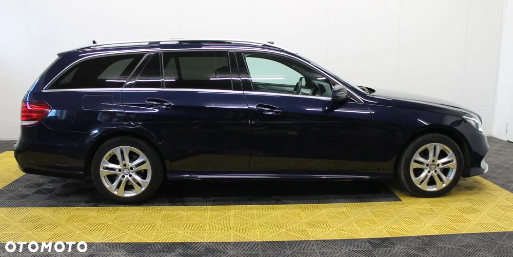 Mercedes-Benz Klasa E 300 T CDI DPF BlueEFFICIENCY 7G-TRONIC Avantgarde - 2