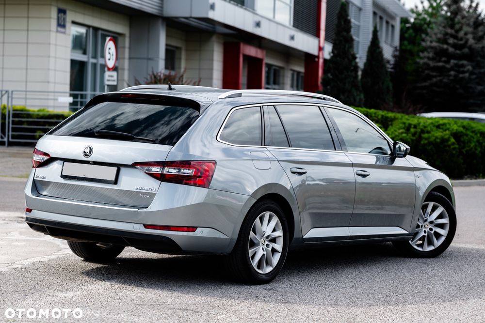 Skoda Superb 2.0 TDI 4x4 L&K DSG - 15