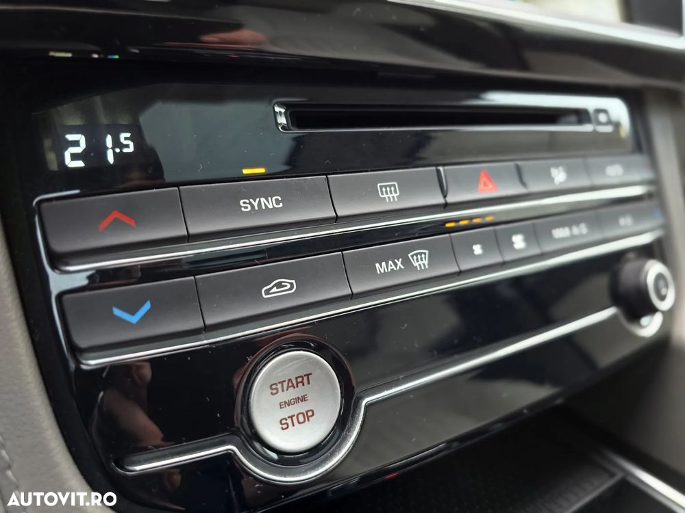 Jaguar F-Pace 30t AWD Portfolio - 21