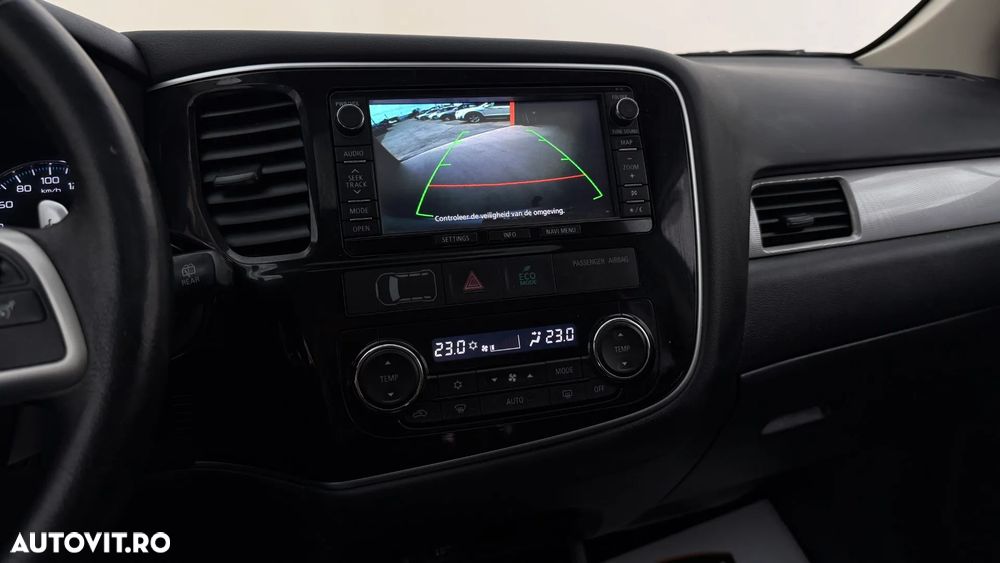 Mitsubishi Outlander 2.0 4WD Plug-In Hybrid - 24