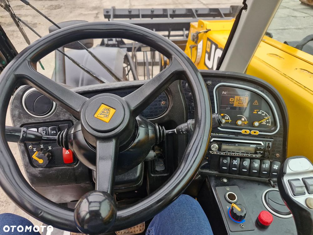 JCB 526-56 agri - 9