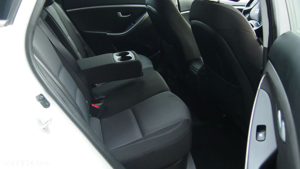 Hyundai i30 1.6 CRDi Automatik Style - 12