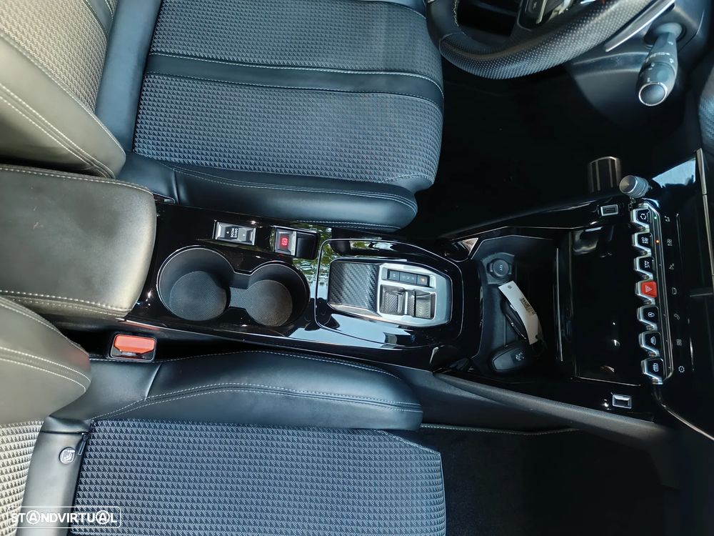 Peugeot 2008 PureTech 130 EAT8 GT - 26