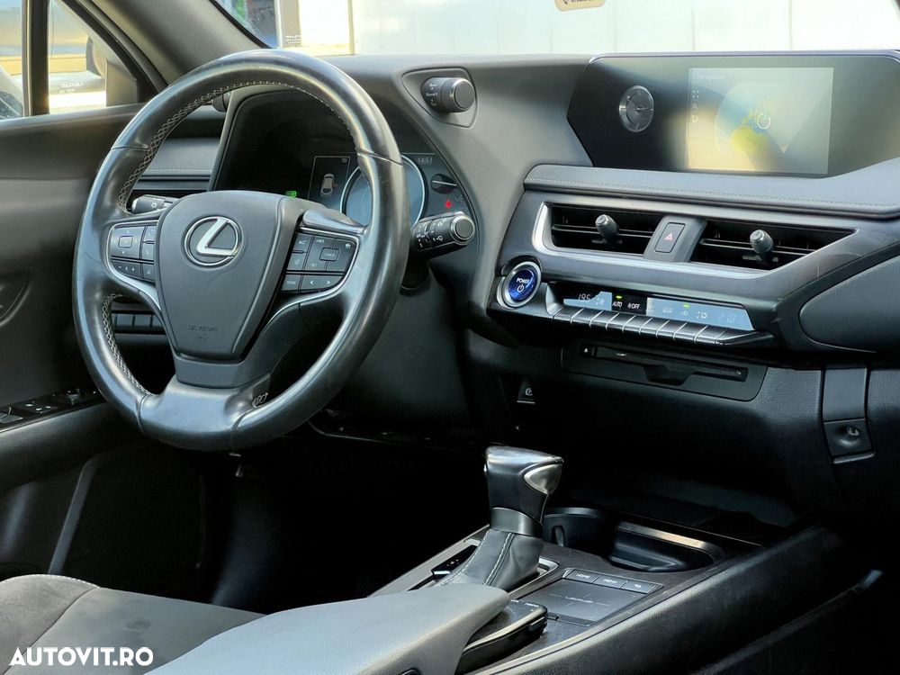 Lexus UX - 9