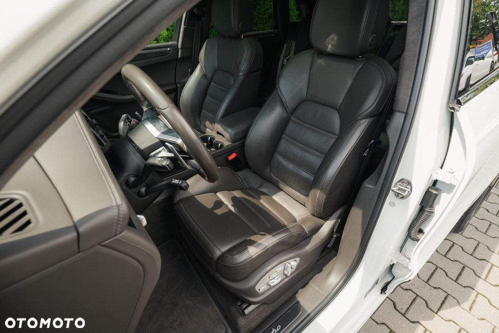 Porsche Macan Turbo - 13