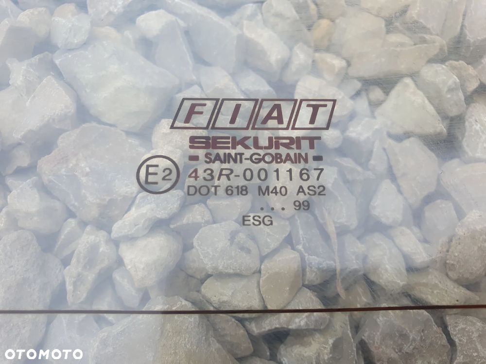 FIAT 125P MALUCH SZYBA TYLNA ORYGINALNA 99R TYŁ PODGRZEWANA - 3