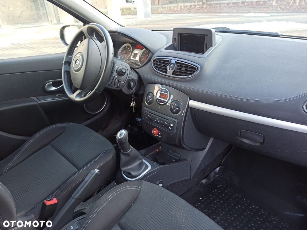Renault Clio 1.2 16V Life - 9