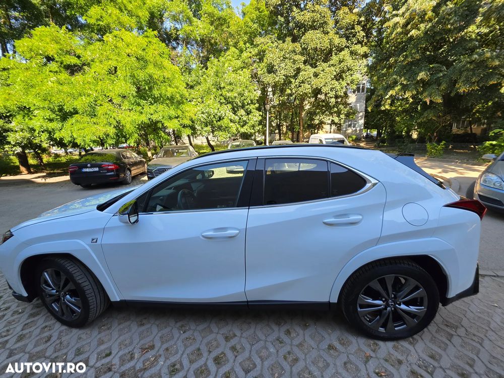 Lexus UX - 5