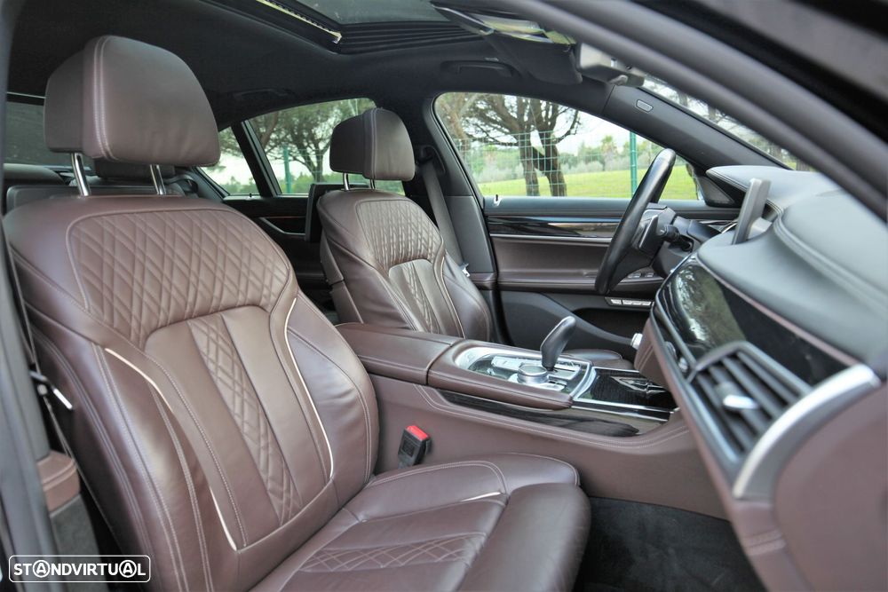BMW 740 d xDrive Pack M Auto - 34