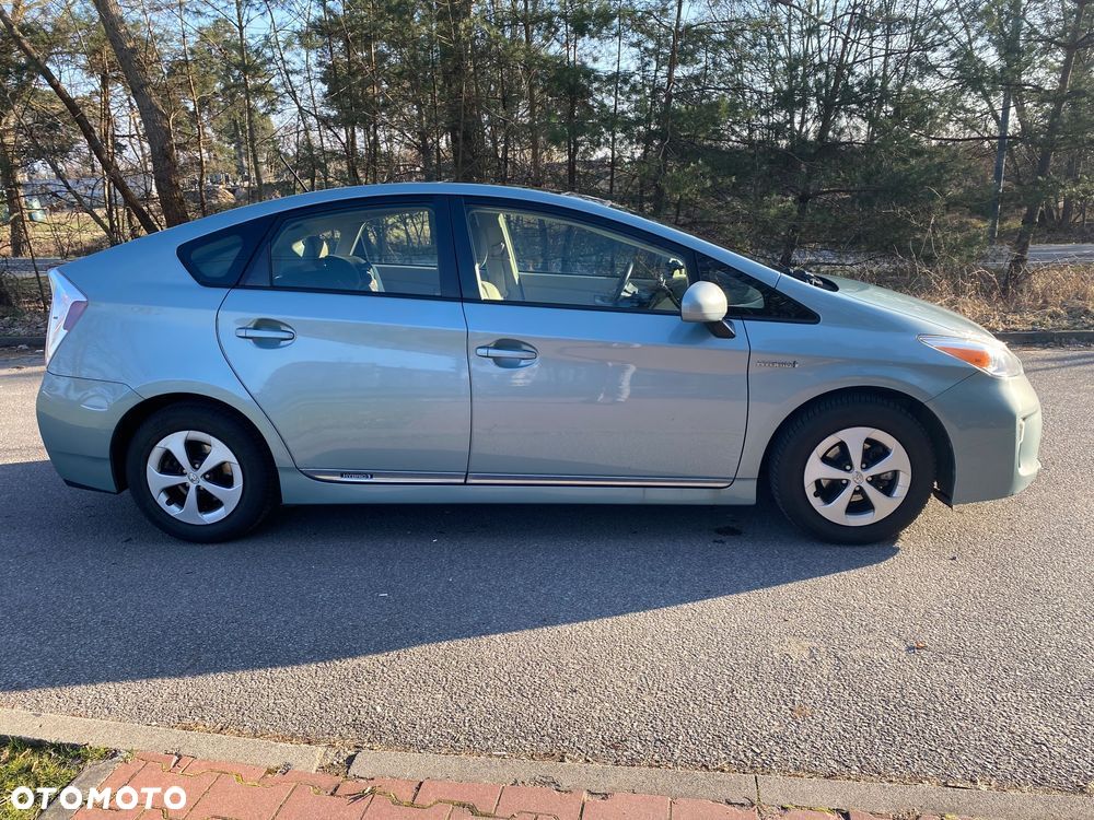Toyota Prius (Hybrid) Executive - 8