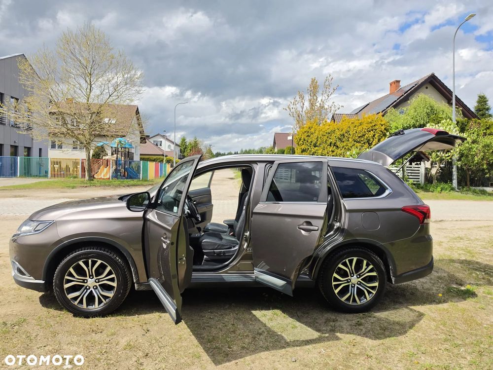 Mitsubishi Outlander 2.0 Instyle + 4WD CVT - 12