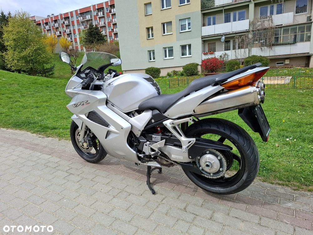 Honda VFR - 19