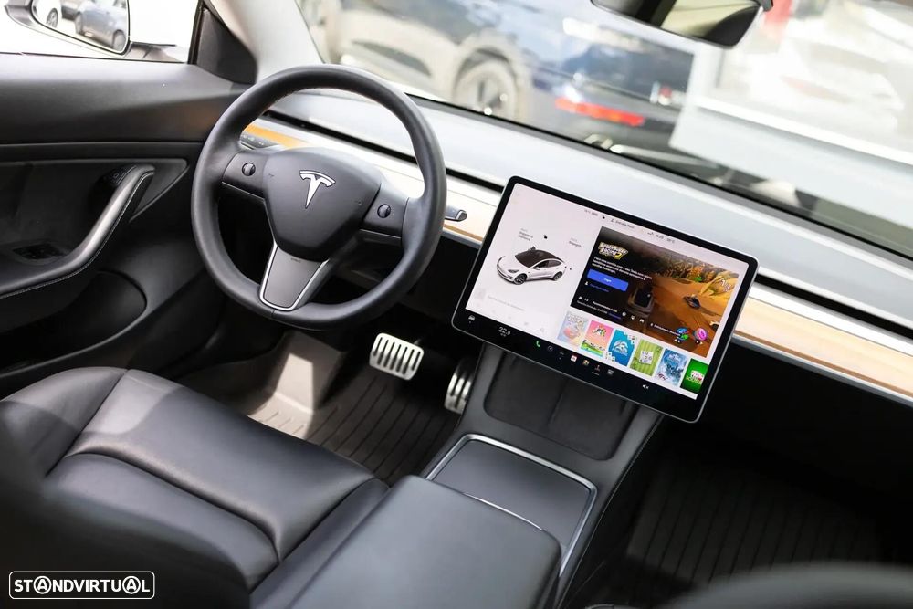 Tesla Model 3 - 3