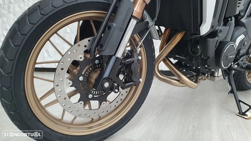 CF Moto 700CL-X Heritage - 12