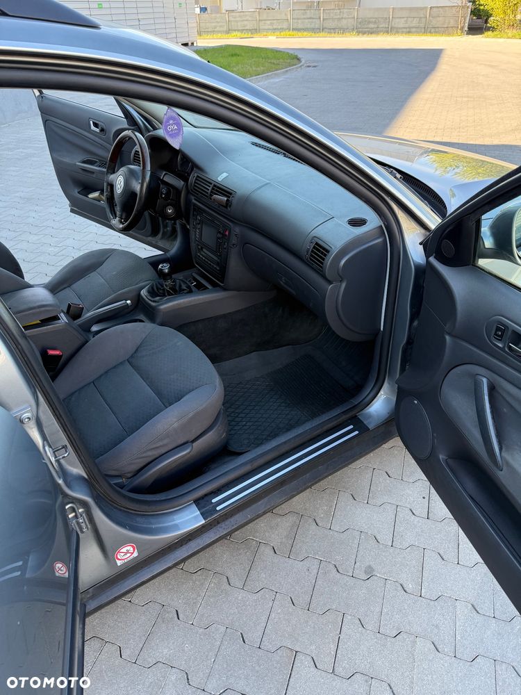 Volkswagen Passat 1.9 TDI Highline - 17