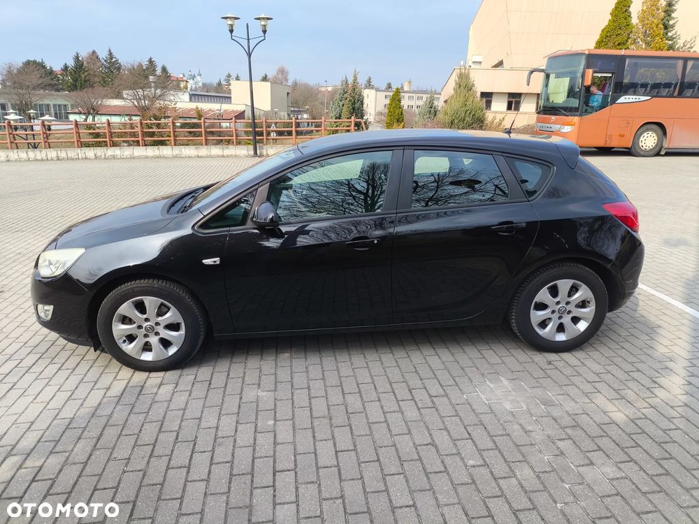 Opel Astra 1.6 Turbo Edition - 28