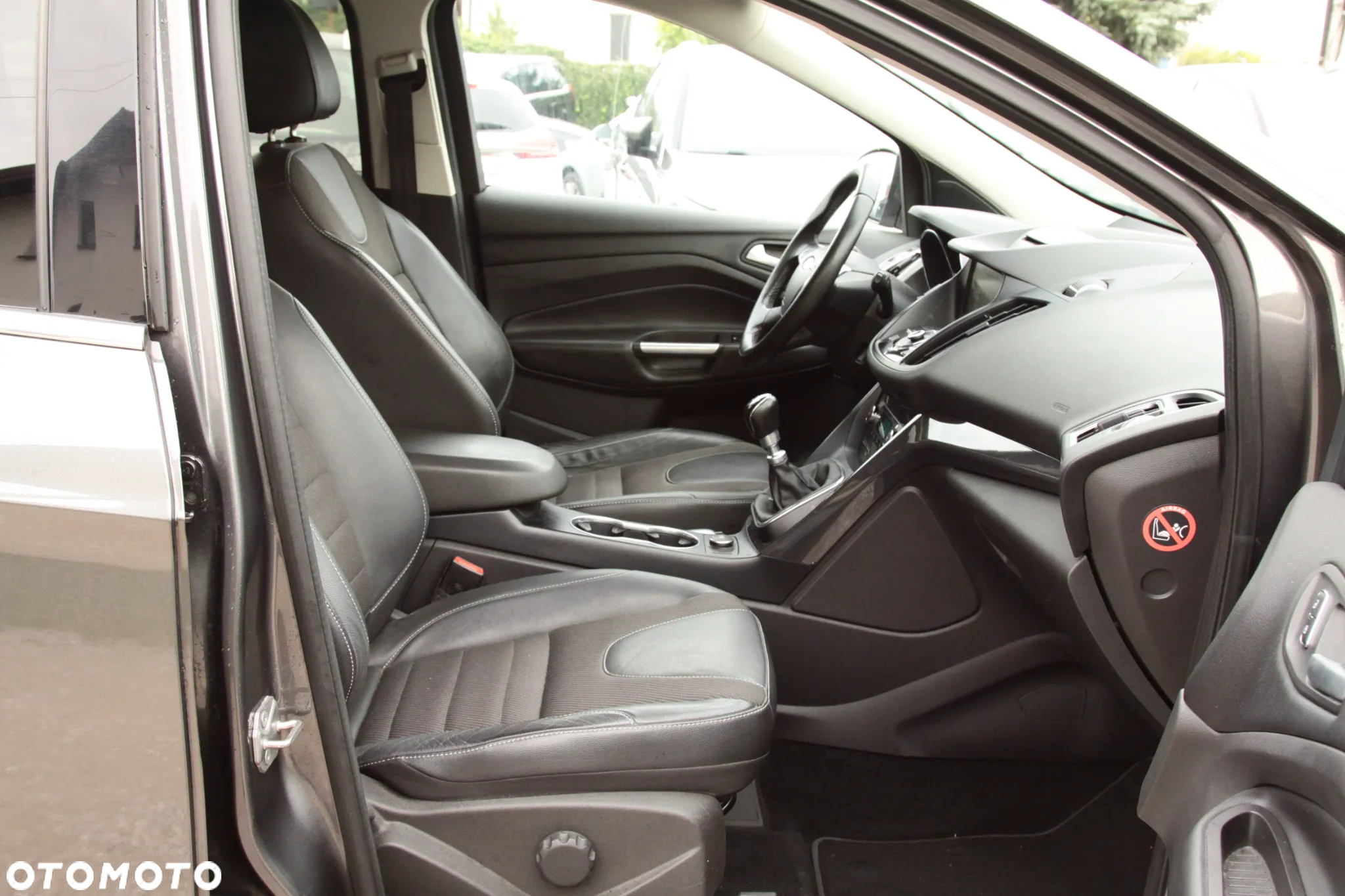 Ford Kuga 2.0 TDCi 2x4 Titanium - 14