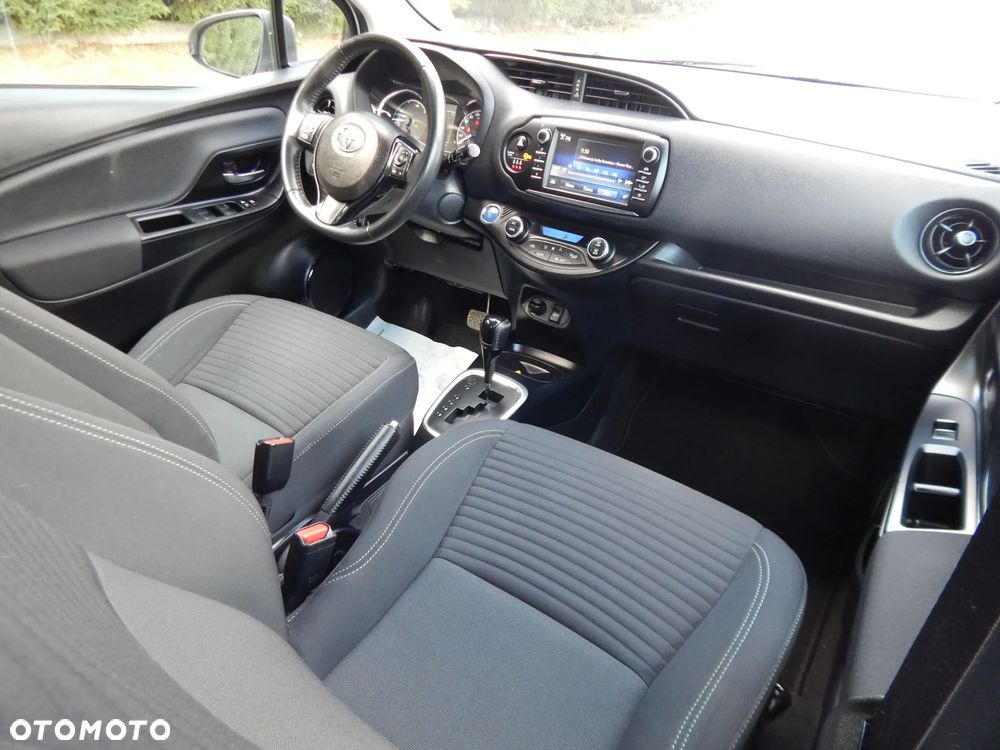 Toyota Yaris Hybrid 100 Premium - 17