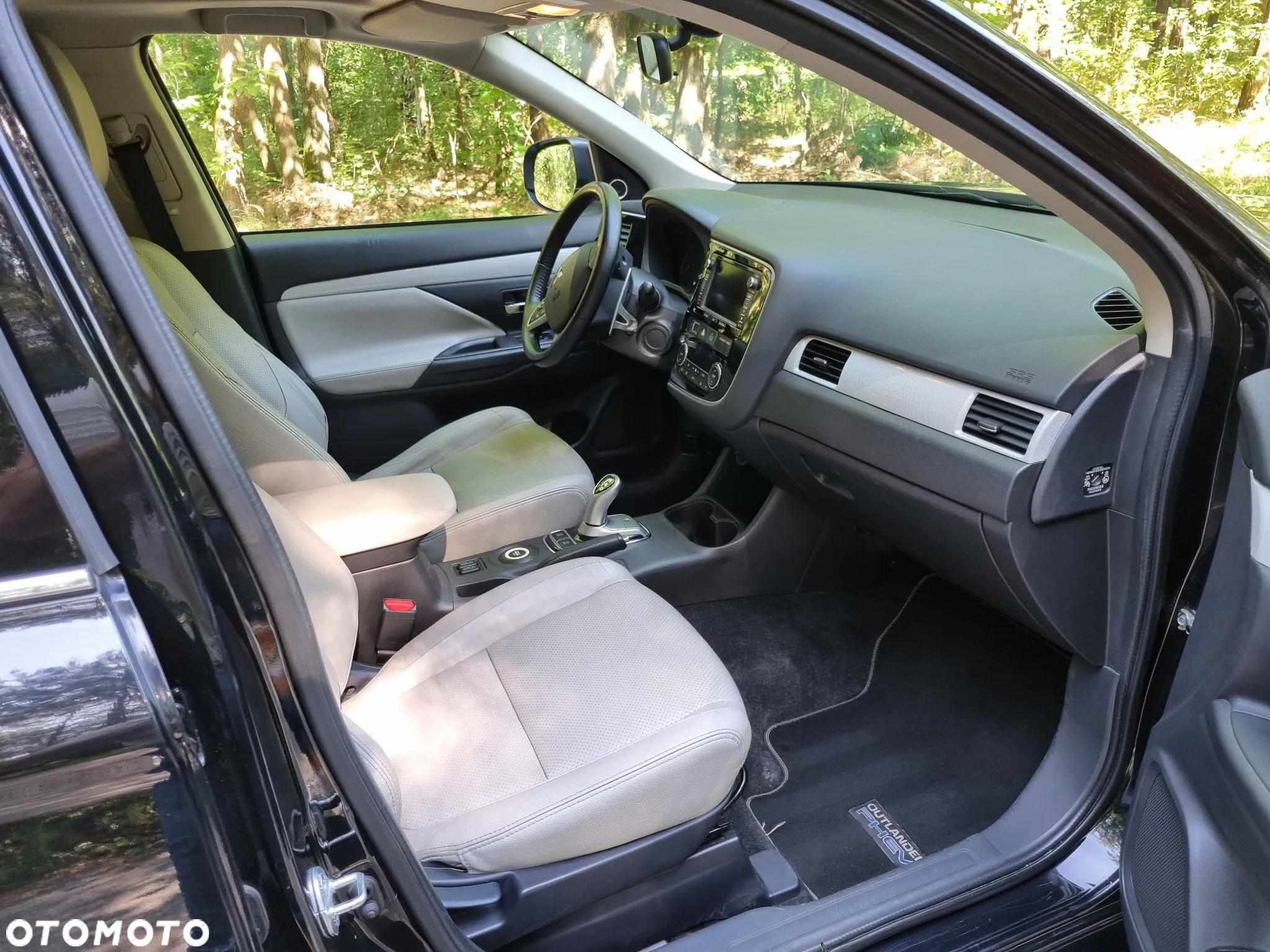 Mitsubishi Outlander PHEV Instyle NAVI + - 9