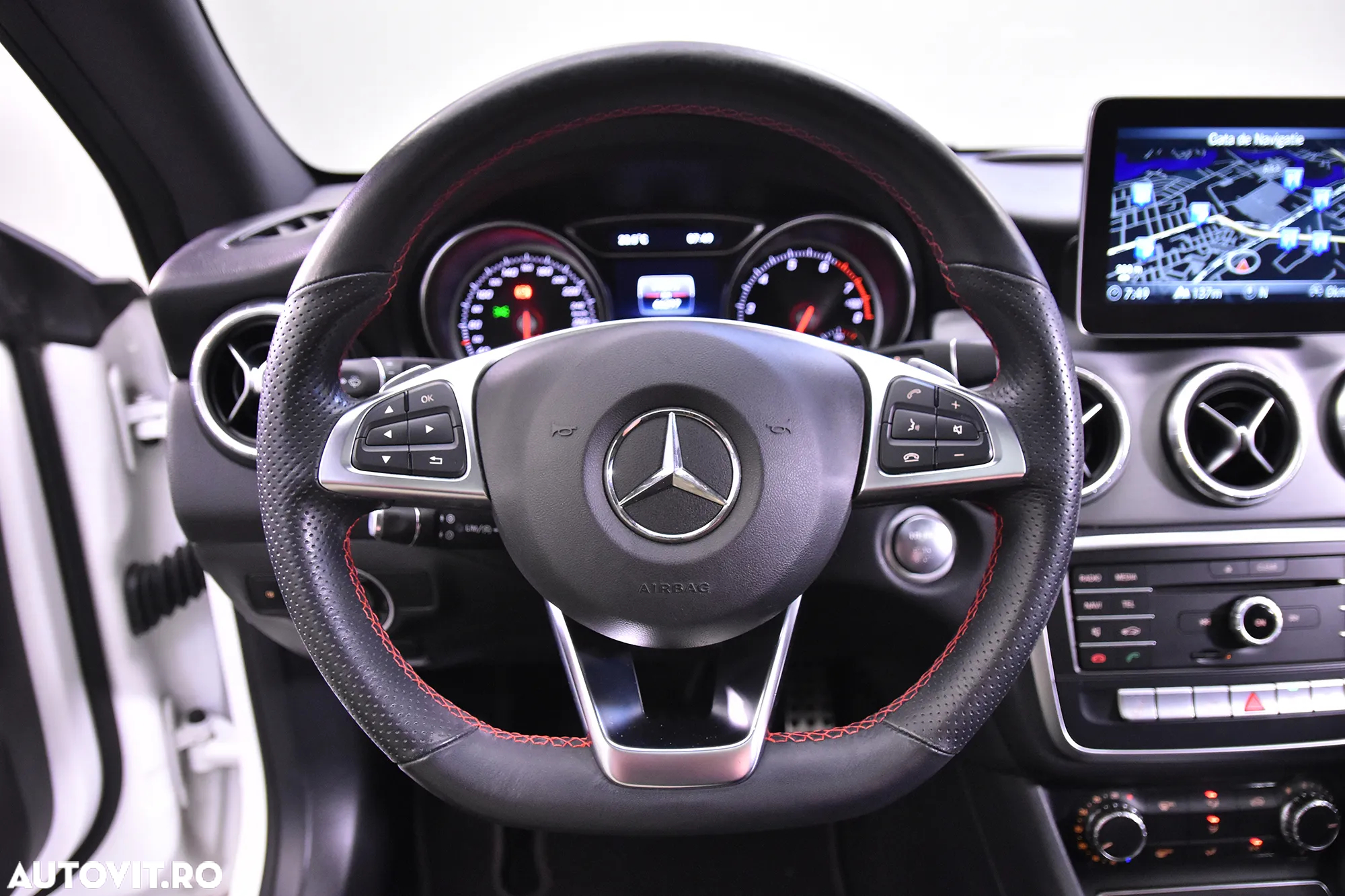 Mercedes-Benz CLA 180 7G-DCT AMG Line - 16